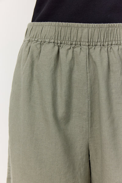 Naja 8 Shorts - Green Spring Moss