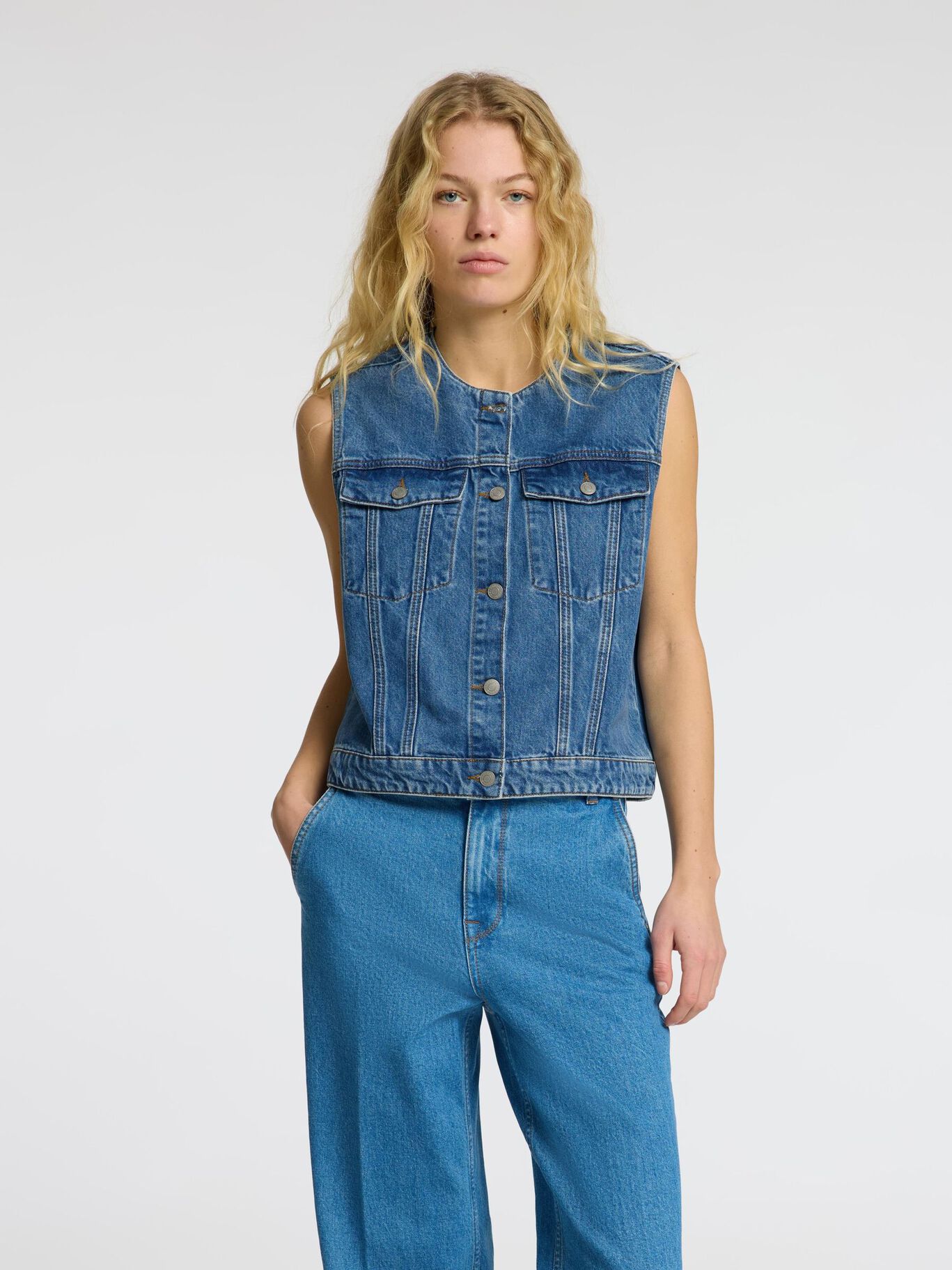 Rie Short Vest - Medium Denim Blue