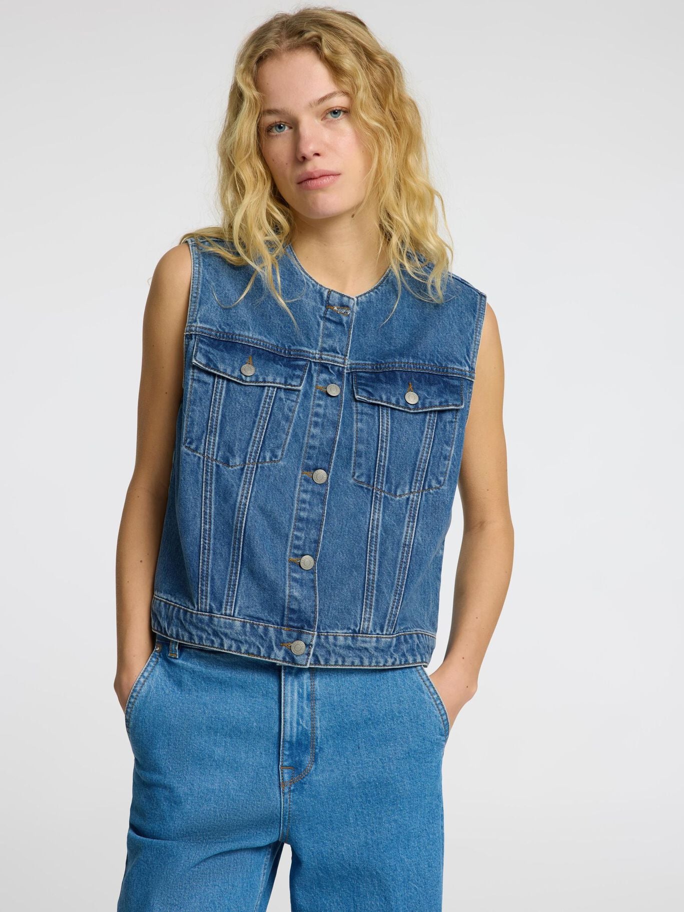 Rie Short Vest - Medium Denim Blue