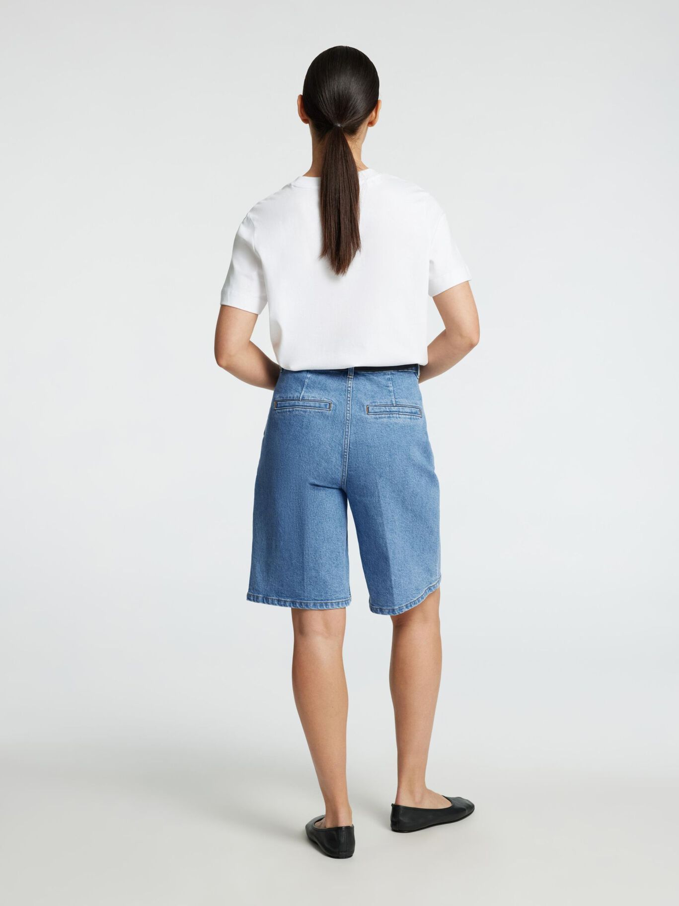 Evelyn Bermuda Shorts - Medium Blue Denim