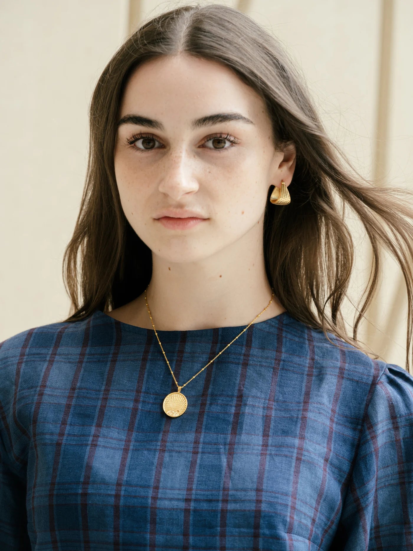 Birds Medallion Necklace - Gold