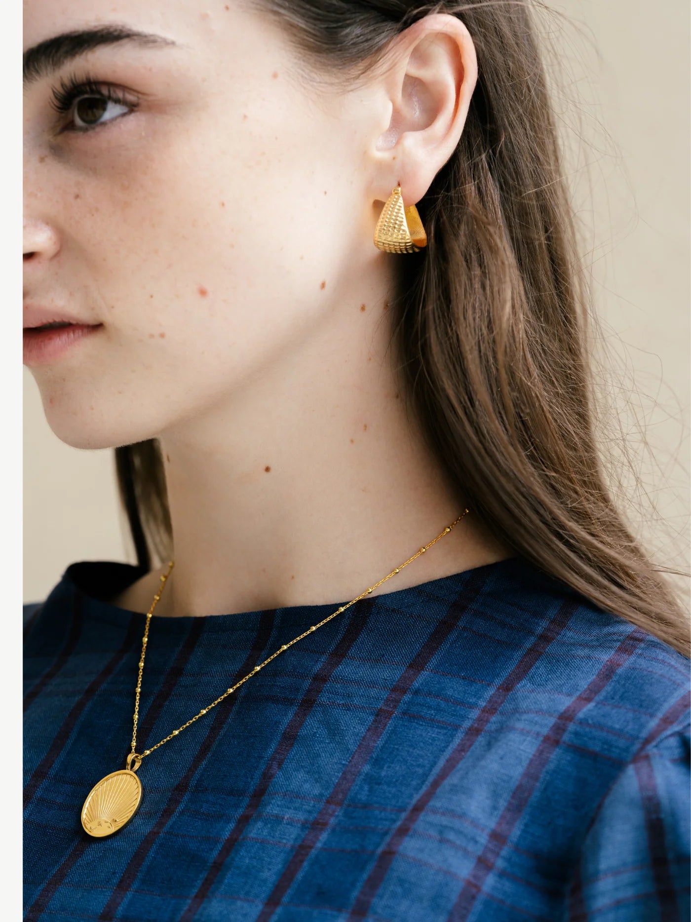 Birds Medallion Necklace - Gold