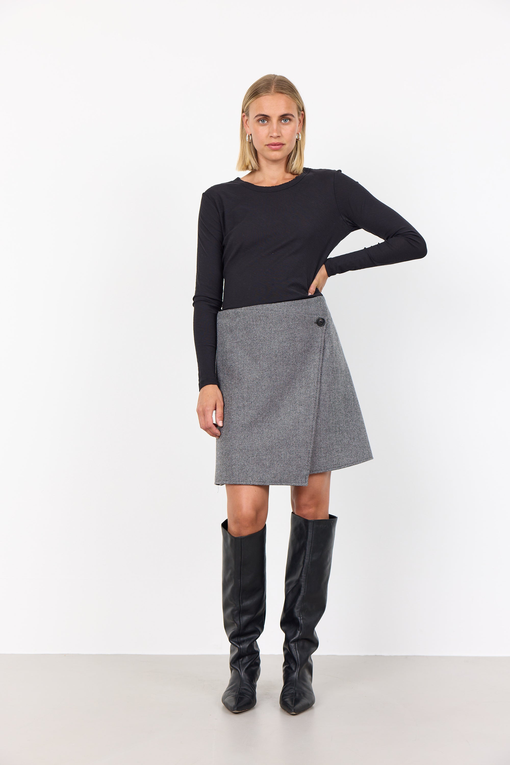 Ikki 1 Skirt - Black Herringbone