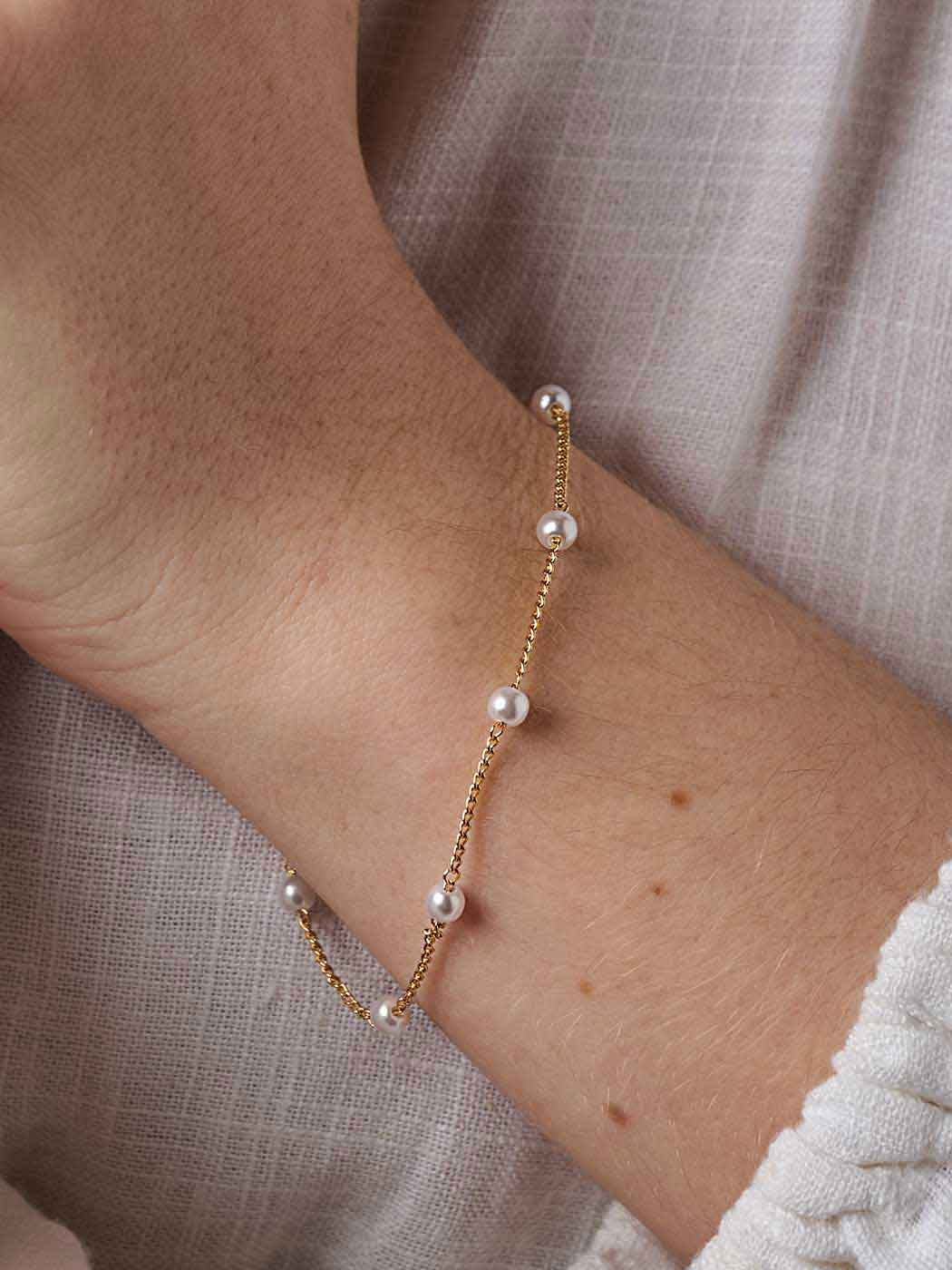 Gaia Pearl Chain Bracelet - Gold Plating/Freshwater Pearl