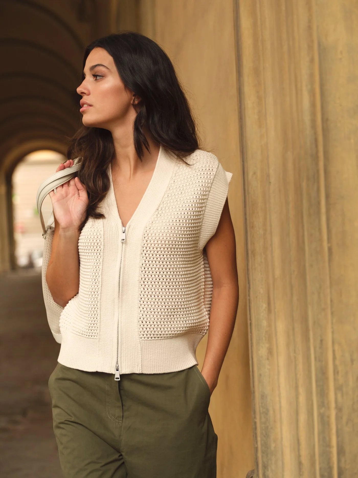 Sleeveless Mesh Knit Cardigan with Zip Closure - Crème Beige