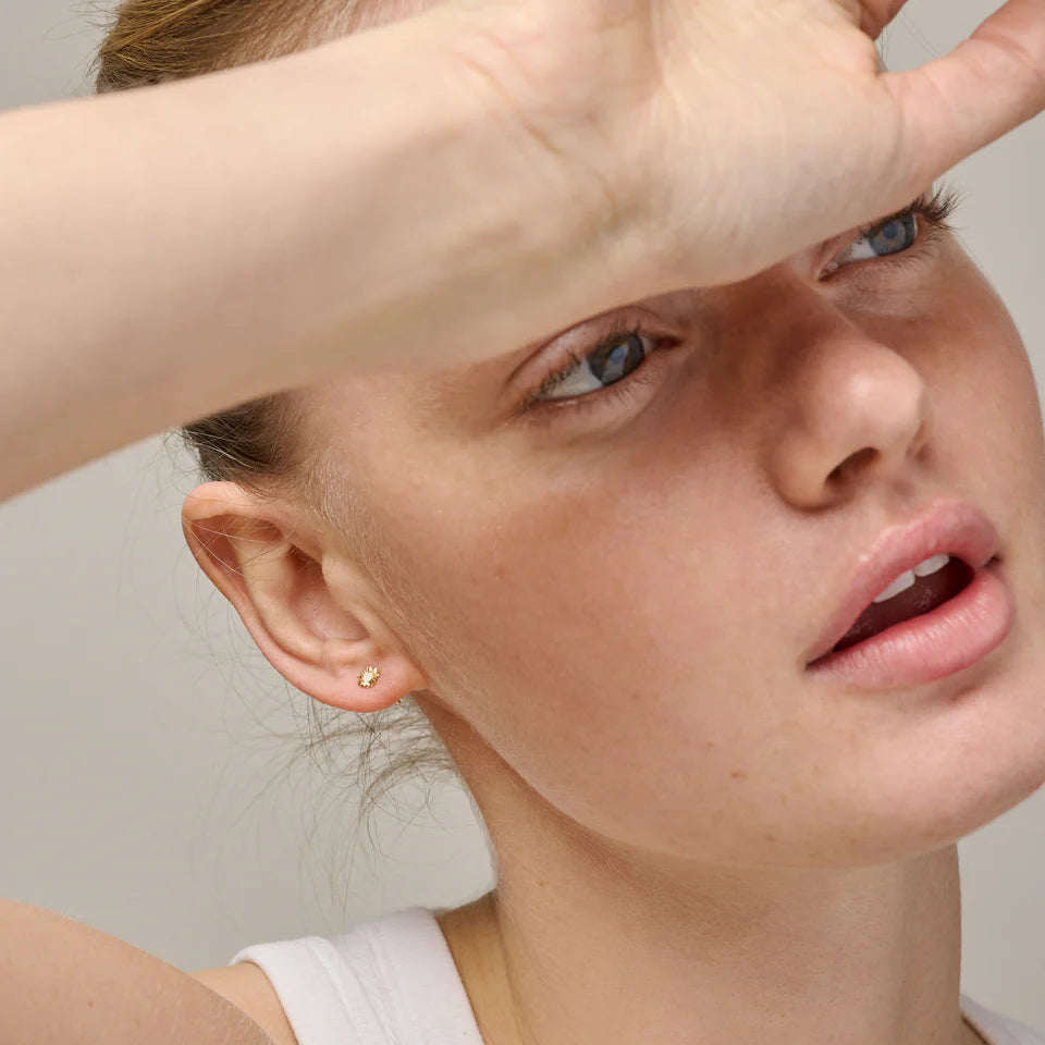 Mini Sunshine Studs - Daisy