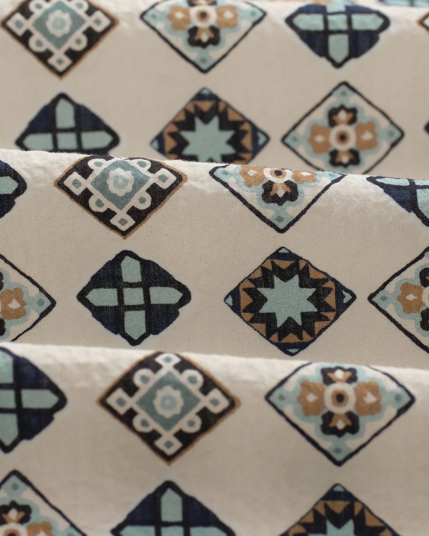 Didcot Seersucker Shirt - Ecru And Multicolour Geometric Tile