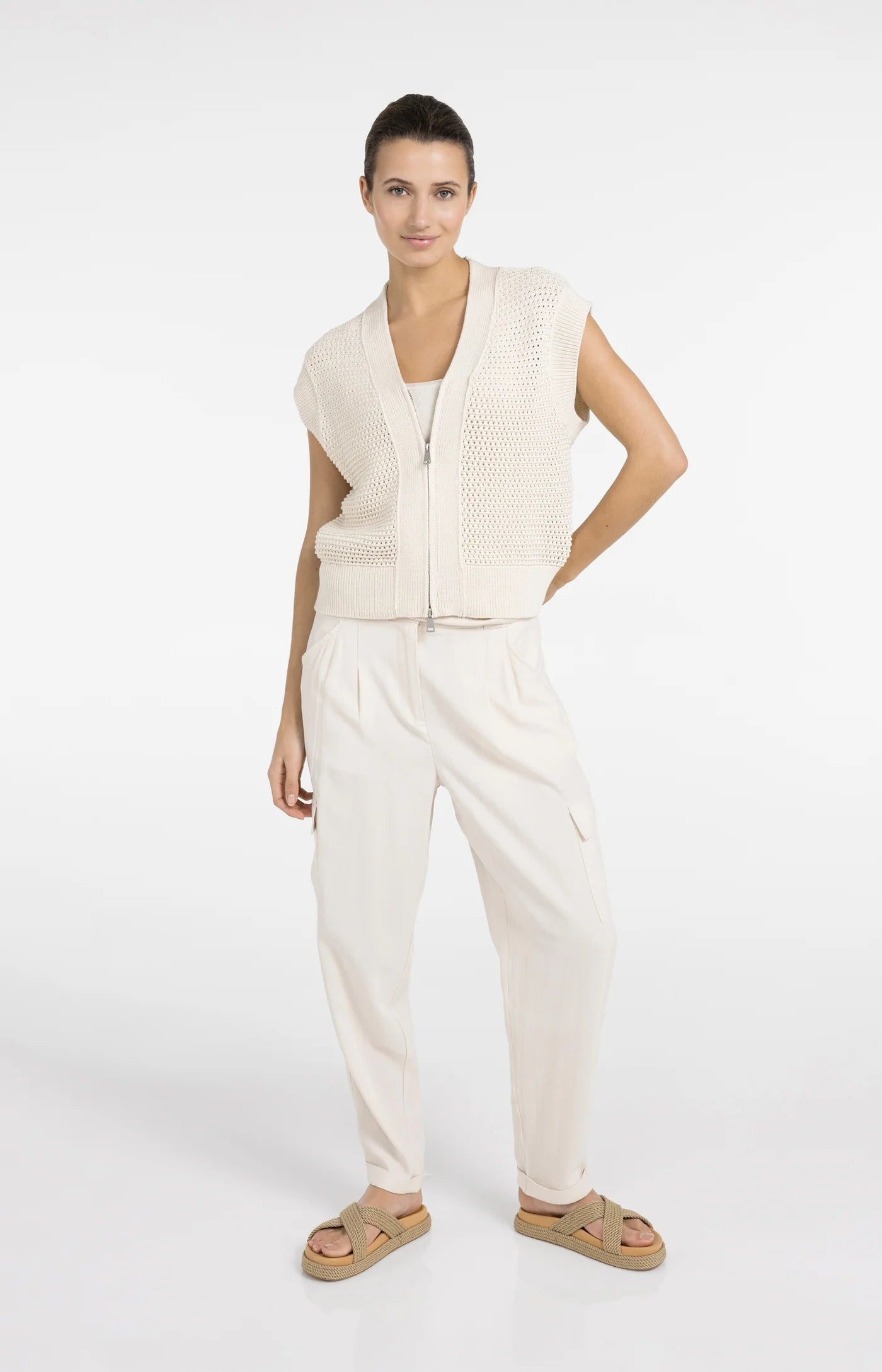 Sleeveless Mesh Knit Cardigan with Zip Closure - Crème Beige